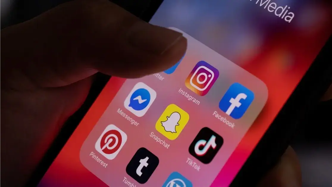 Pháp soạn thảo dự luật cấm mạng xã hội với trẻ